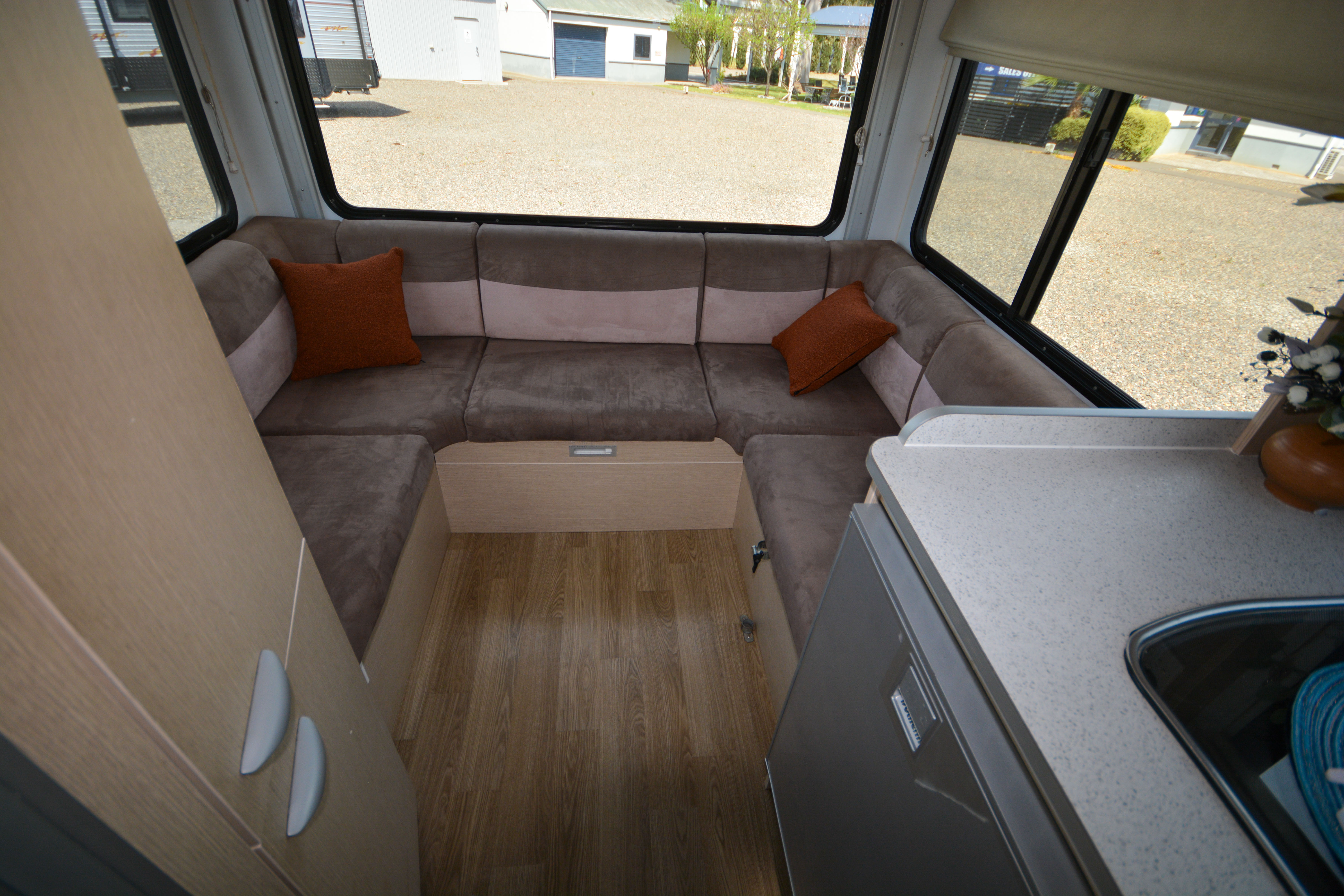 Carousel Popup Thumnails 25 - 2021 Kea Discovery M660 Mercedes 4 Berth