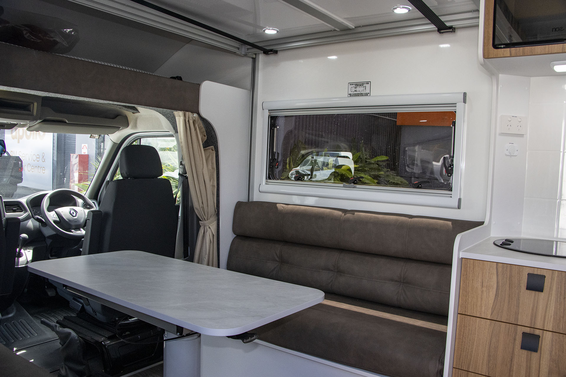 Carousel Popup Thumnails 15 - 2024 Windsor Daintree Renault 2 Berth