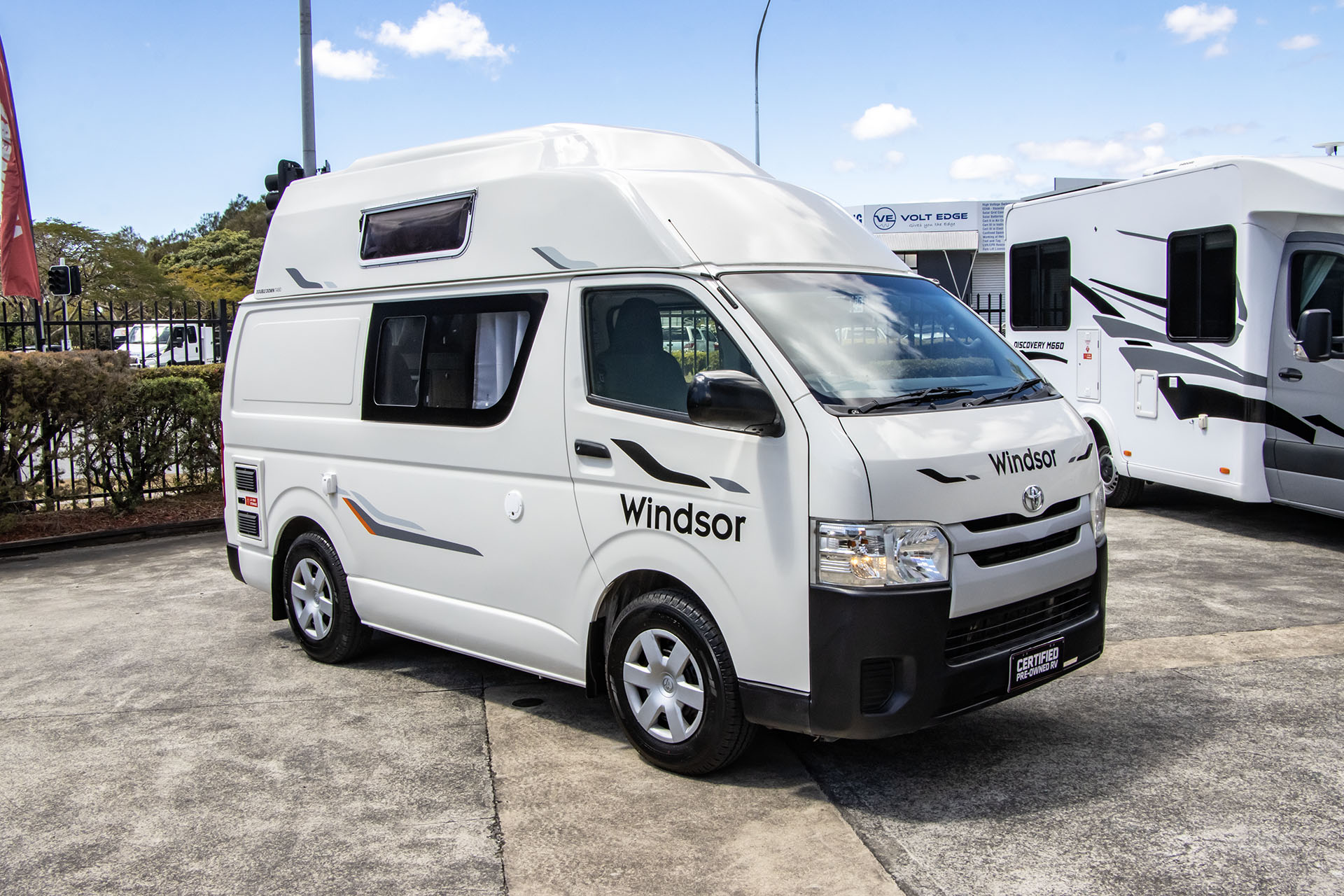 Carousel Popup Thumnails 6 - 2019 Windsor Double Down T490 Toyota 4 Berth