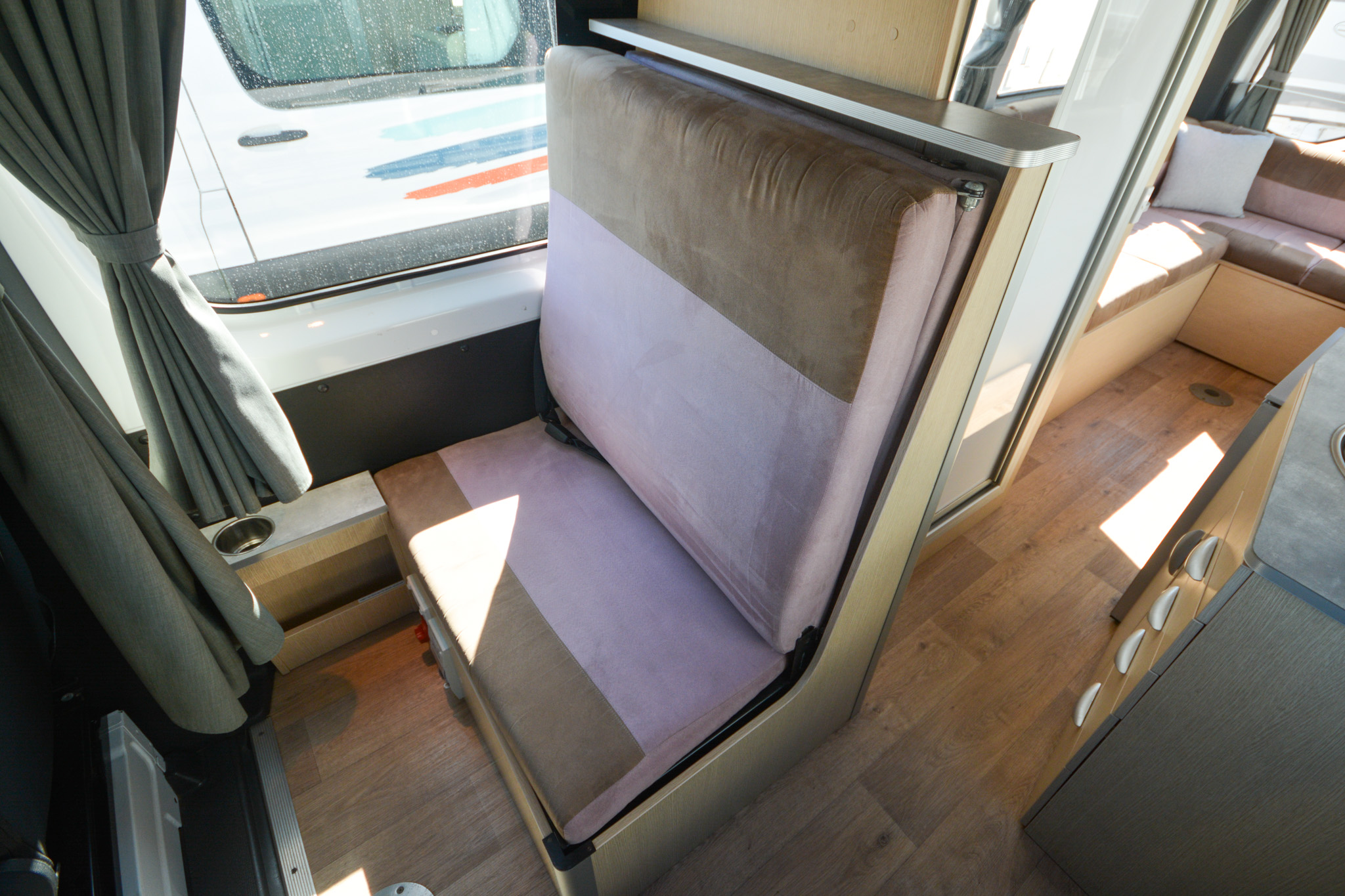 Carousel Popup Thumnails 21 - 2021 Mercedes-Benz Nomad M700 2 1 Berth