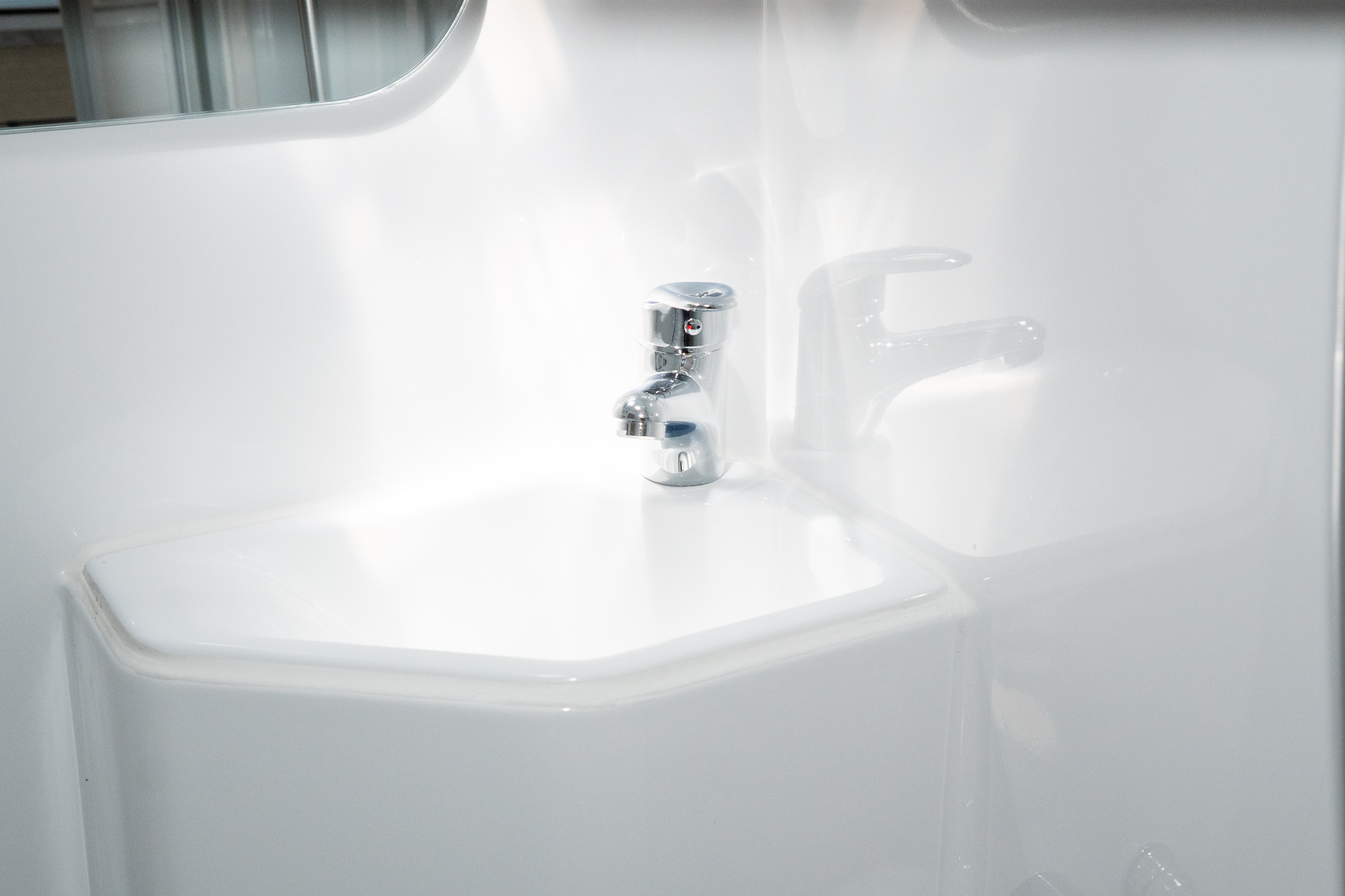Carousel Popup Thumnails 41 - 2024 Mercedes-Benz Discovery M660 4 Berth