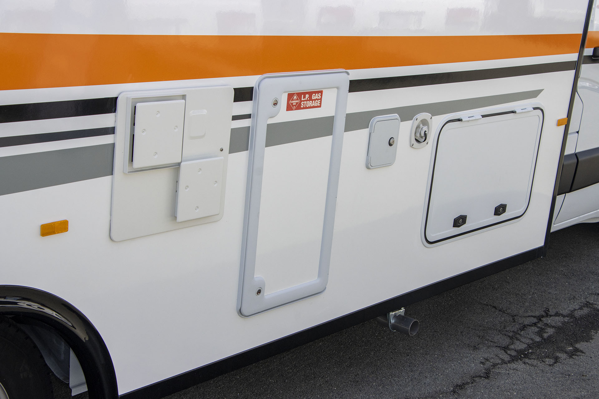 Carousel Popup Thumnails 26 - 2024 Windsor Daintree Renault 2 Berth