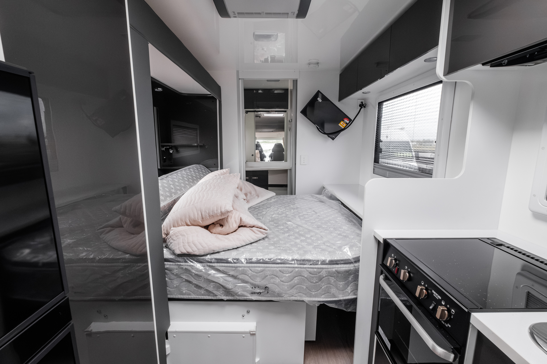 Carousel Popup Thumnails 14 - 2024 Windsor Simpson Fiat 4 Berth