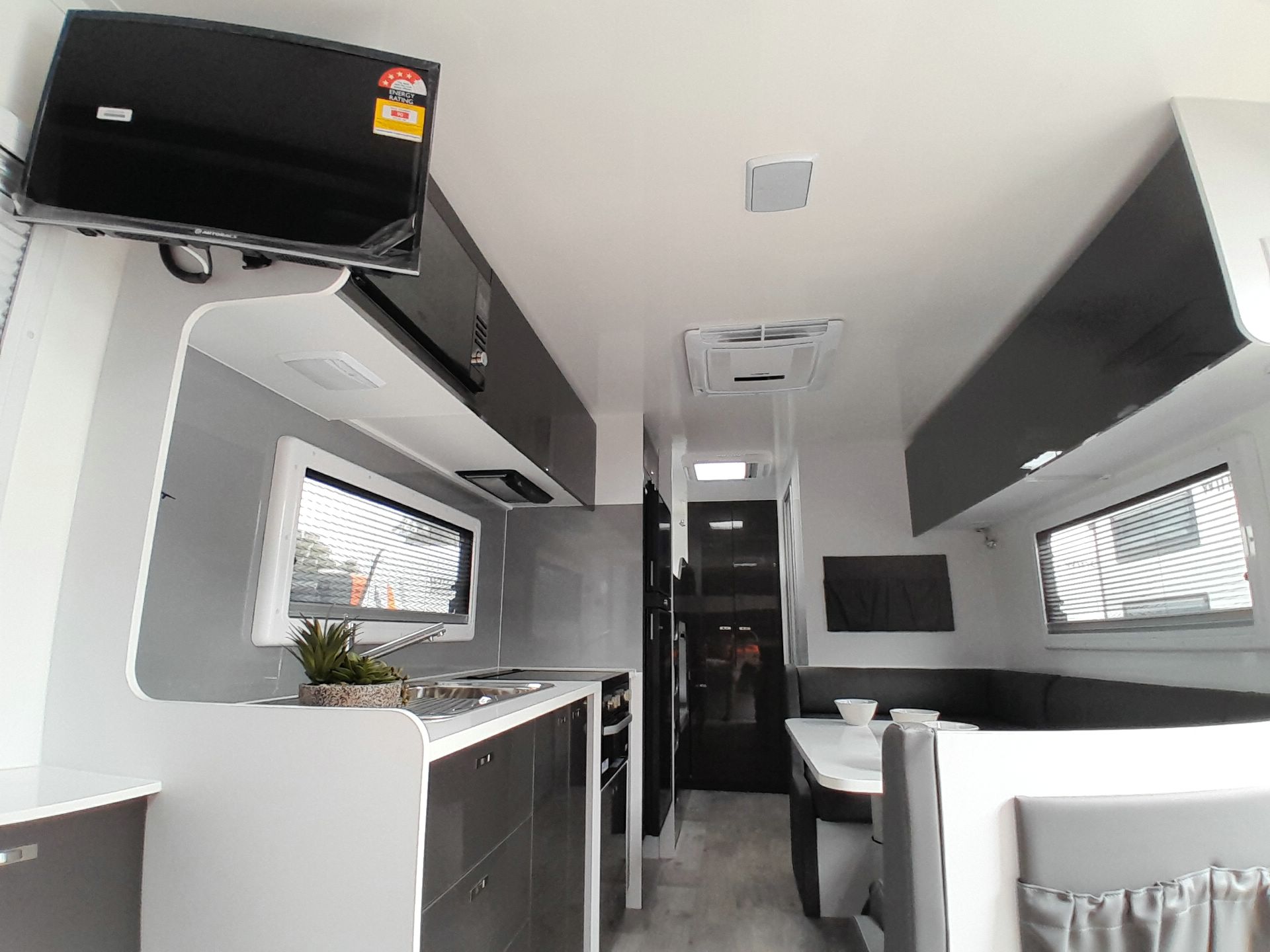Carousel Popup Thumnails 3 - 2025 Windsor Genesis 220Md 22' 2 Bunk