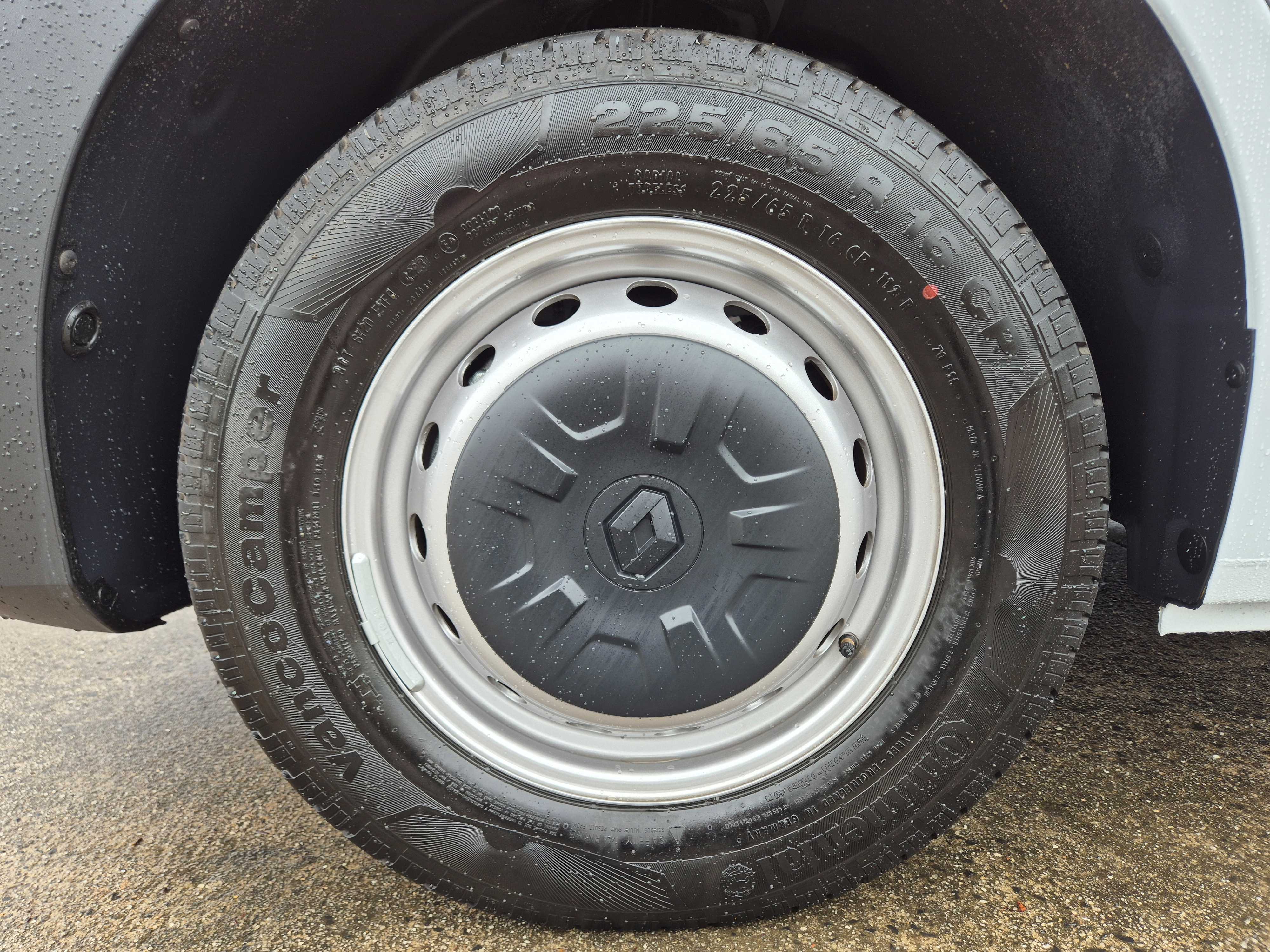 Carousel Popup Thumnails 22 - 2024 Windsor Daintree Renault 2 Berth