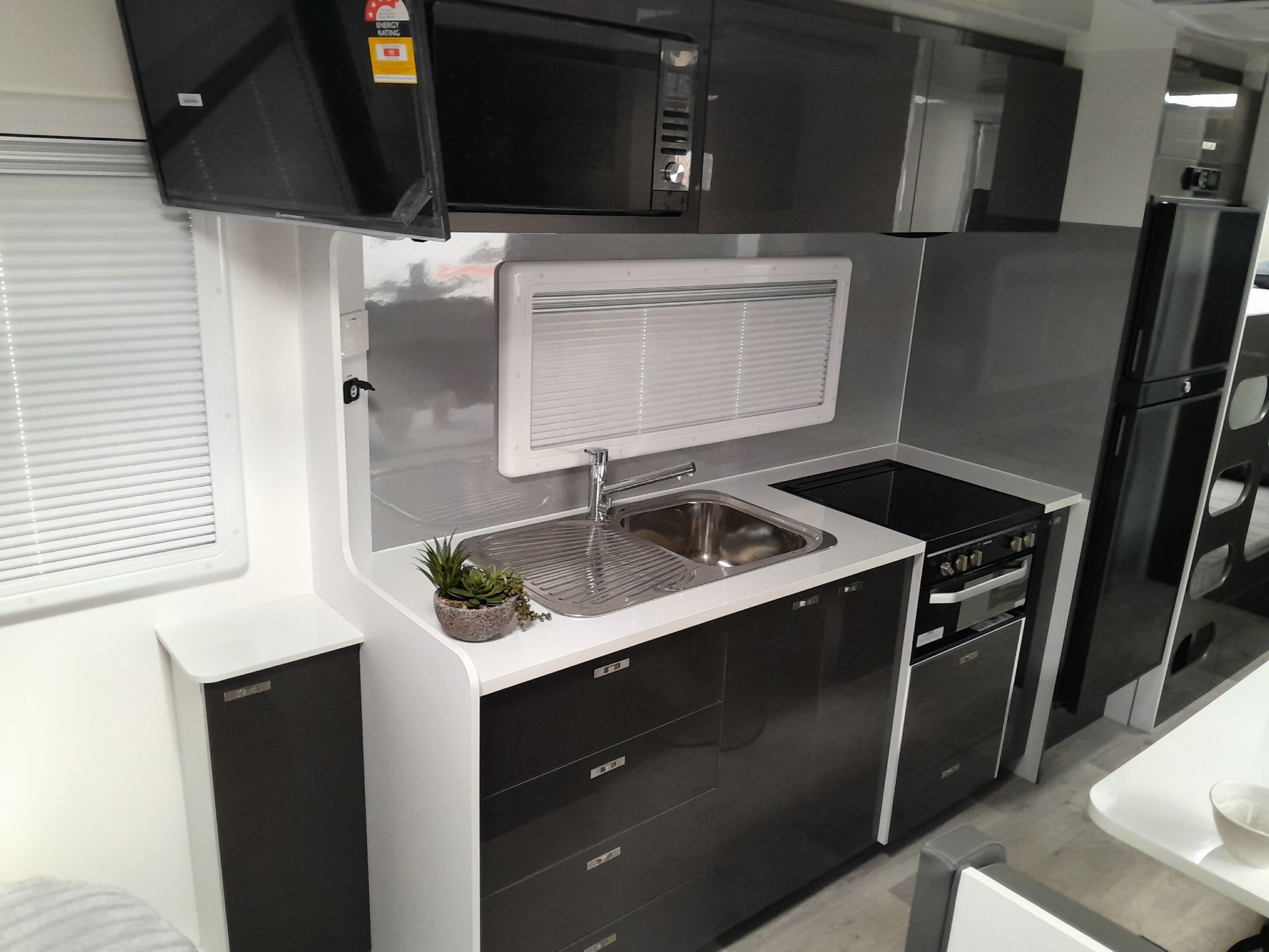 Carousel Popup Thumnails 6 - 2025 Windsor Genesis 220Md 22' 2 Bunk