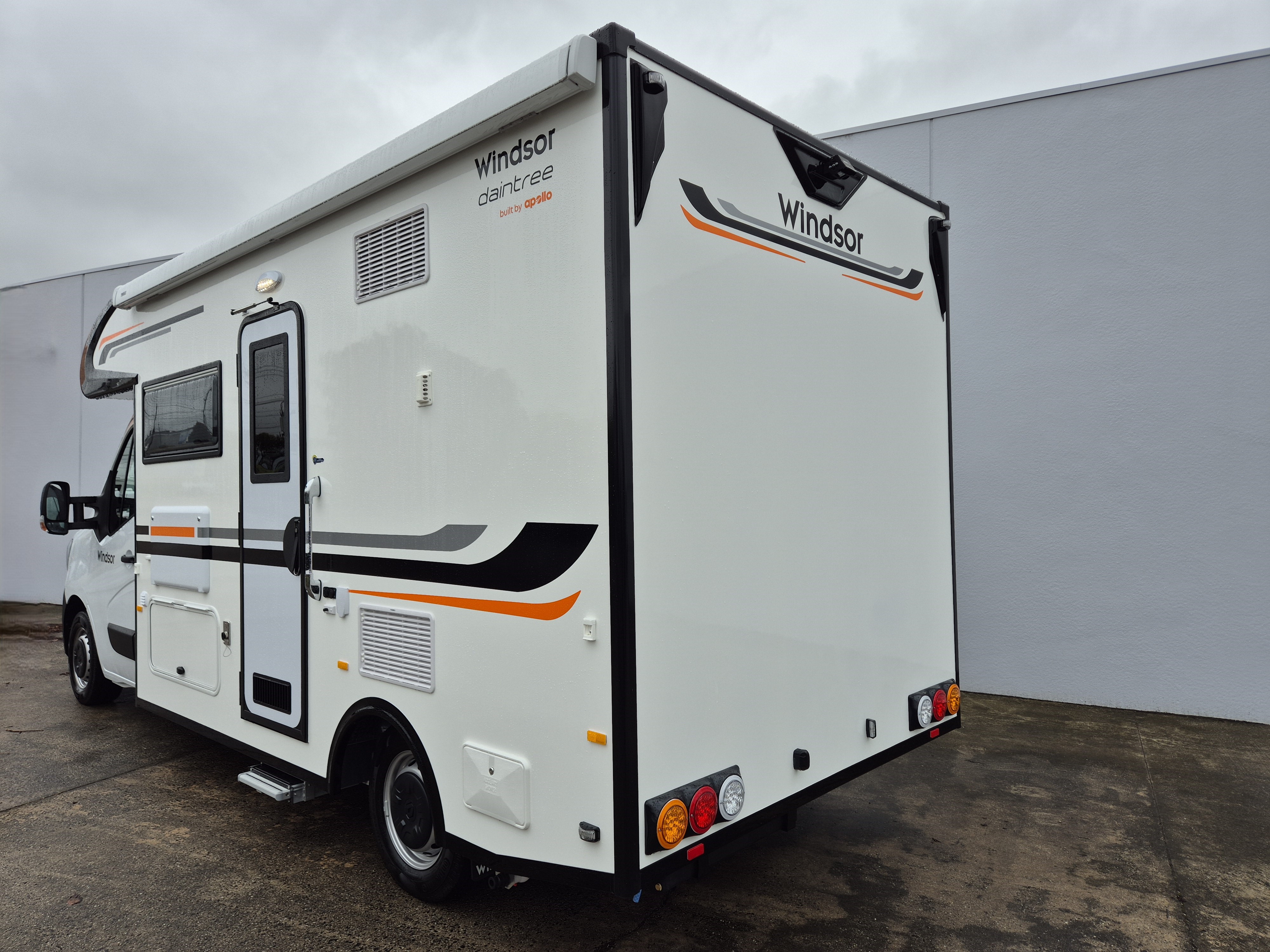 Carousel Popup Thumnails 5 - 2024 Windsor Daintree Renault 2 Berth