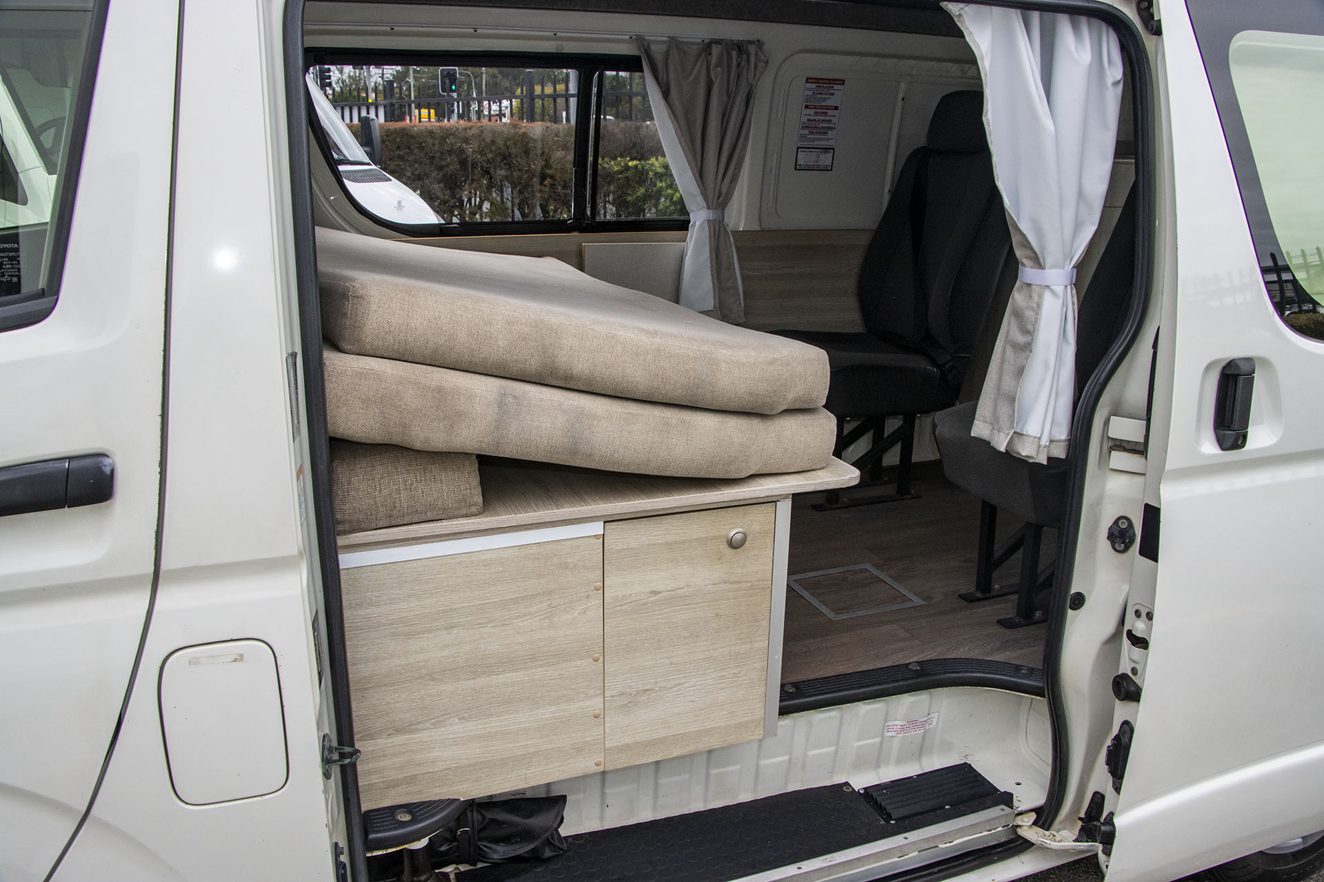 Carousel Popup Thumnails 8 - 2018 Kea HiTop T490 Toyota 2 Berth