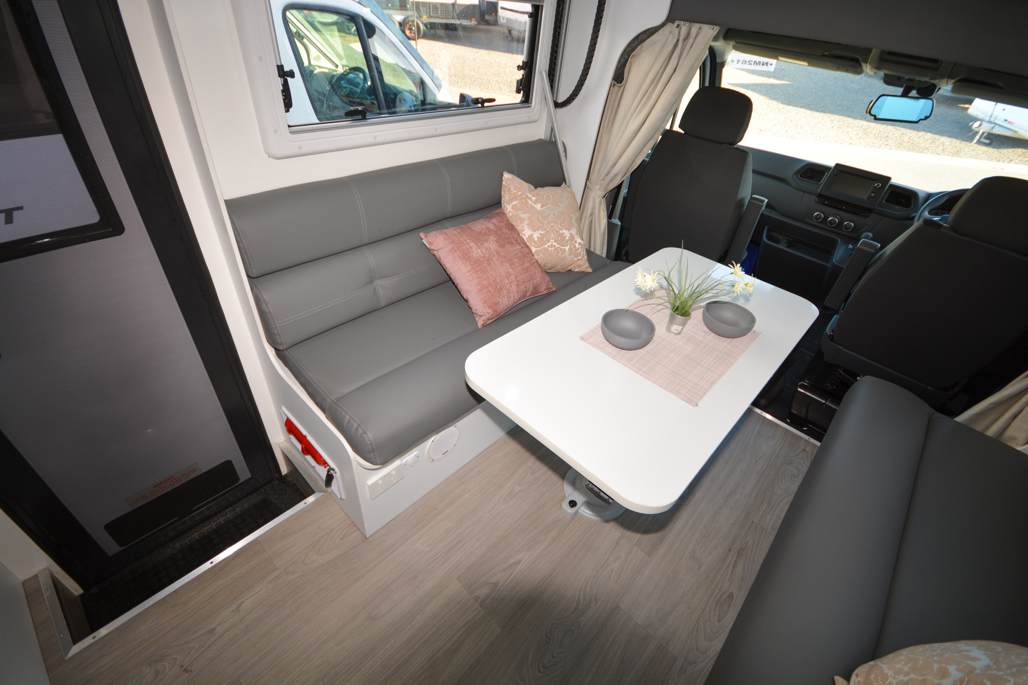 Carousel Popup Thumnails 14 - 2024 Windsor Daintree Renault 2 Berth