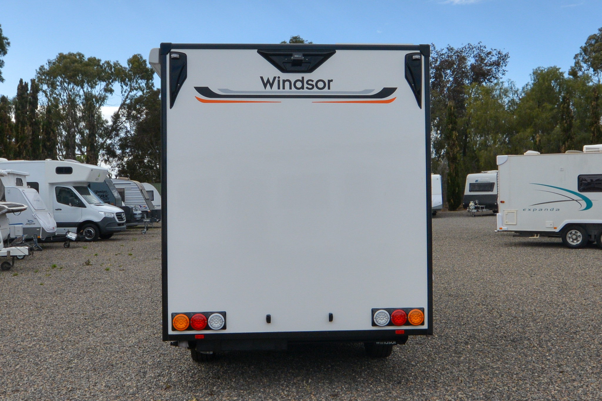 Carousel Popup Thumnails 8 - 2024 Windsor Daintree Renault 2 Berth